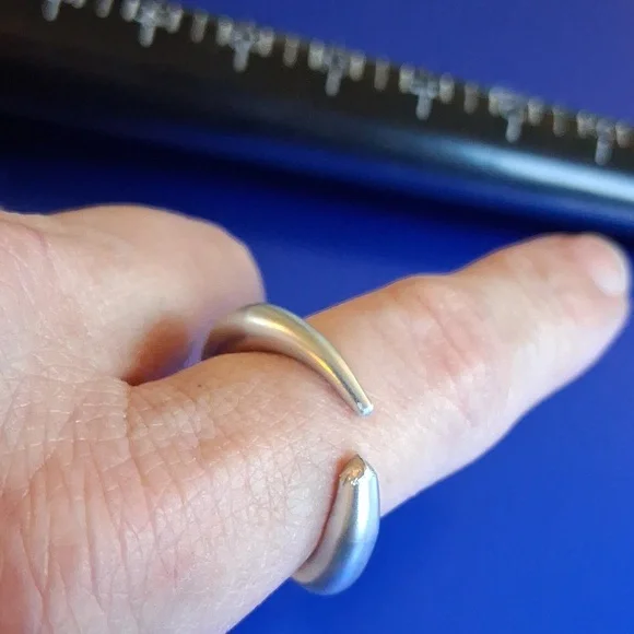 KNITTING NEEDLE RING - Picture 5 of 6